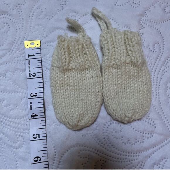 Handmade Knit Hat And Mittens Set - Picture 6 of 9